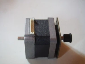 Moteur JAPAN SERVO KH42JM2B174 double sortie axe - Picture 1 of 3