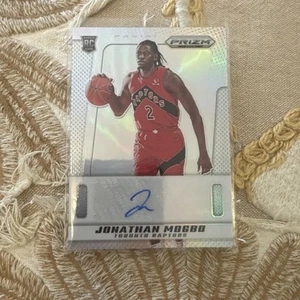 JONATHAN MOGBO 2024-25 PANINI PRIZM DECA ROOKIE SILVER RAPTORS RC AUTOMÁTICO - Imagen 1 de 5