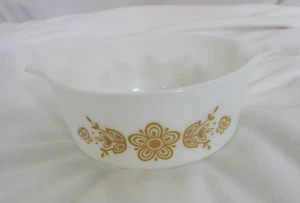 PYREX Casserole Dish 472 1.5 Pint Butterfly Gold Ovenware Bowl Handles Spouts - Picture 1 of 7