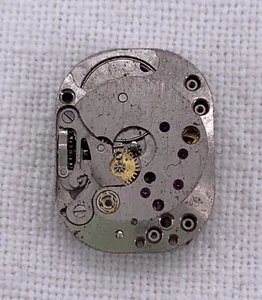 Universal Genève 501 Hand Manual 0 15/32in Doesn'T Works For Parts Watch Swiss - Picture 1 of 2