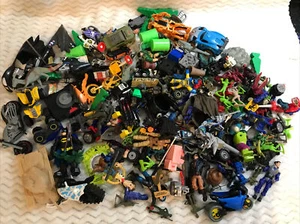 Action Figuren Metall Autos und Zubehör Konvolut Spielzeug - Bild 1 von 9