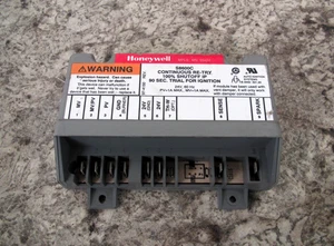 Modulo scheda di controllo accensione forno Honeywell S8600C1015 usato spedizione gratuita - Foto 1 di 4