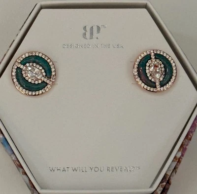 Pendientes Bomb Party “Whisper To Me Louder” – Ópalo de fuego verde azulado – Oro rosa – Nuevos con etiquetas Foto 1 de 3