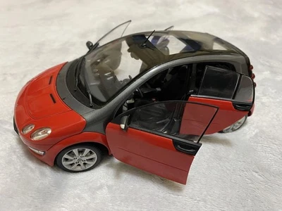 Kyosho Smart Forfour 1/18 Diecast Car Model - Precision Build - No Glass Case - Image 1 of 4