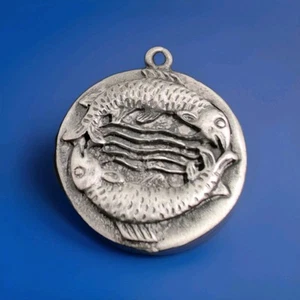 Joyería colgante de plata astología peltre signo zodiacal de Piscis vintage - Imagen 1 de 2