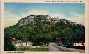 GRANDAD BLUFF von der Main Street LA CROSSE, Wisconsin WI Leinen Postkarte - Bild 1 von 2