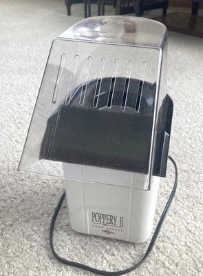 Попкорн поппер West Bend Poppery II Hot Air, 1200 Вт, белый — быстро нагревается! - Изображение 1 из 4