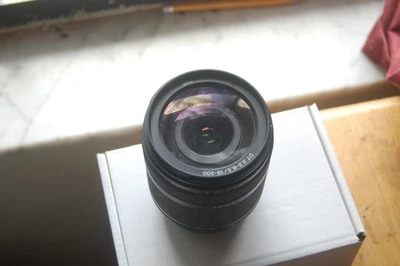 Sony 18-200mm F3.5-6.3 DT SAL18200 Lens for Minolta/Sony A-mount- WORKS - Tested - Image 1 of 4