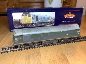 Bachmann 32-325 BR Green Class 25 Diesel Locomotive D5211 Weathered - Picture 1 of 5