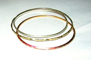 Vintage Menge 3 Armreif Armbänder dünnes Metall 2 1/2" breit - Bild 1 von 2
