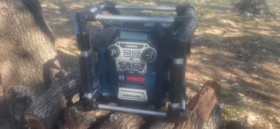 Rádio local de trabalho BOSCH GPB18V-5CN 18V com Bluetooth® 5.0 e estação de energia - Imagem 1 de 4