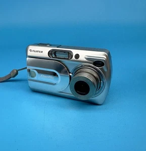 Fujifilm FinePix A340 4.0MP Compact Digital Camera, Silver - Tested - Picture 1 of 11