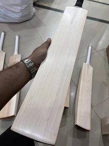 Bate de Cricket Hecho a Medida Inglés Willow Grado 1er / Listo para Jugar Bate de Cricket... - Imagen 1 de 12