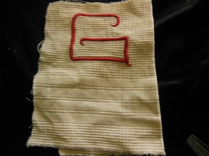 Monogramme ancien G rouge création patchwork couture récup 7  cm T3-2 - Picture 1 of 5