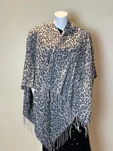 Hurley Women's Shawls Open Front Poncho Gray Cheetah. (62) - Picture 1 of 6