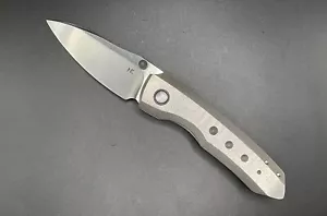 Coltello flipper personalizzato Chad Nell Utah inciso titanio zirco raso AEB-L - Foto 1 di 14
