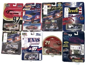 LOT OF 30 DIECAST COLLECTIBLE HOT WHEELS REVELL MOTORCRAFT MAXX 1990'S & 2000'S - Picture 1 of 4