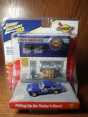Chevrolet 1967 y "Sunoco" diorama exterior 1/64 Johnny Lightning JLDR007-Sunoco Foto 1 de 4