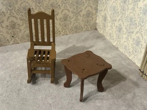 Vintage Miniatur Puppenhaus Schaukelstuhl und Beistelltisch - Bild 1 von 8