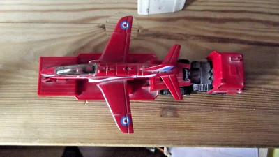 Matchbox Diecast Toy BAE Hawk T Mk1 on Low Bed Trailer & DAF 3300 Space Cab 1987 - Image 1 of 4