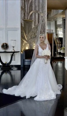 Pronovias Chimamanda Wedding Dress with Princess Overskirt Size 6 (fits size 4) - Image 1 of 4