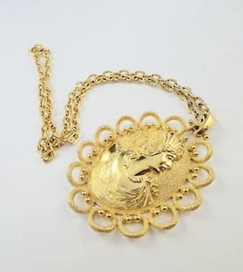 Vintage Crown TRIFARI Gold Tone Cameo Women Large Pendant Necklace - Picture 1 of 11