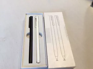 White And Black Stylus Pen For Various Ipad Or Tablet - Picture 1 of 3