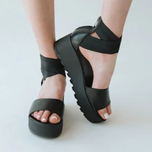 SOREL Cameron Flatform Ankle Strap Black Leather Platform Goth Sandals 7.5 - Picture 1 of 10