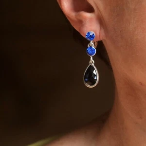 Orecchini a Perno Argentato Pendente Strass Goccia Tondo Blu Navy YW8 - Foto 1 di 10