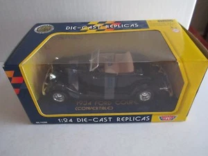MOTORMAX 1934 FORD COUPE CONVERTIBLE - DIE CAST REPLICA - 1:24 - Picture 1 of 4