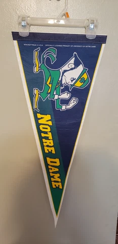 NOTRE DAME FIGHTING IRISH  LOGO VINTAGE FELT PENNANT 4/30/22 Cover