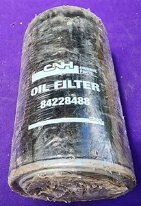 AUTO0019 - CNH 84228488 Engine Oil Filter - New Old Stock - Picture 1 of 2
