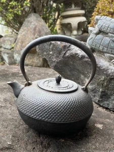 Nanbu iron kettle 4. Big size. Engraved. FROM JAPAN. FREE SHIPPING. - Picture 1 of 12