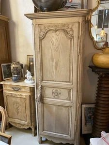 BONNETIÈRE ARMOIRE CHÊNE PATINÉE À L’ANCIENNE - Photo 1/7