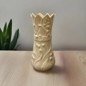 "Florero blanco vintage irlandés Belleek Pottery China Lillies lirio del valle de 6,5""" - Imagen 1 de 6