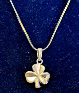 Sterling silver shamrock pendant necklace - Picture 1 of 8