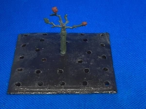Britains Miniature Garden, Square Flower Bed With Rose (Pink’ 833) Metal / Lead - Picture 1 of 3