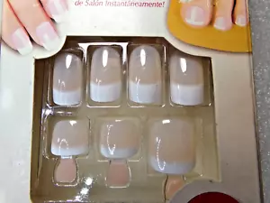 Beso, puntas y uñas de los pies a juego, francés blanco brillante, pegamento, mediano - Imagen 1 de 7