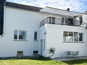 Haus zu Verkaufen: Frisch modernisiertes EFH mit Garten & Kamin - Bild 1 von 15