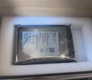 Disque dur SAS EMC UNITY 005051636 1,8 To 10K 12 Go/s 2,5" 005051633 D3-2S10-1800 - Photo 1/3