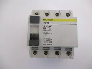 INTERRUTTORE RCCB 4 POLI QUADRATO D 63 AMP 100mA 05022 RSD 63104. - Foto 1 di 1