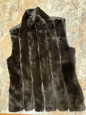 Chaleco Neumann Marcus Cashmere Collection Marrón Piel de Conejo Rex, Cachemira Foto 1 de 4