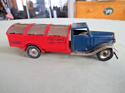 VINTAGE TRIANG MINIC BRITAIN TOY TIN WIND UP DUST BIN TRASH GARBAGE REFUSE TRUCK - Image 1 of 4