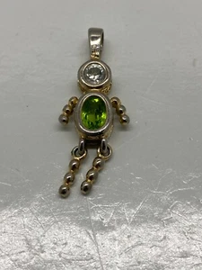 925 Silber kleiner Junge Anhänger August Geburtsstein Farbe grüner & klarer Stein. - Bild 1 von 2