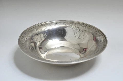 VINTAGE LARGE MANCHESTER SILVER CO. CROWN CROSS  STERLING SILVER BOWL Cover