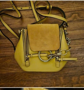 CHLOE FAYE gelber Leder & Wildleder Mini Rucksack Handtasche, wandelbar verstellbar  - Bild 1 von 7