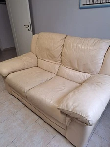 Divano In Pelle Beige - Due Posti - Foto 1 di 5