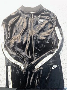 Nike Samt Jogginganzug Set Mädchen Größe M Standard Fit - Bild 1 von 5