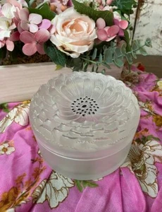 Lalique France Piombo Cristallo Dahila Anemone 5,5" Polvere Trinket Box Vanity Chip - Foto 1 di 10