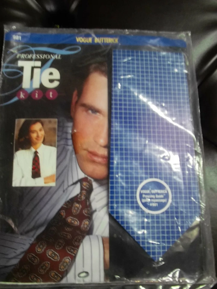 1990 VOGUE / BUTTERICK~PROFESSIONAL TIE KIT~TIE & HANDERKERCHIEF PATTERN~VINTAGE - Image 1 of 4